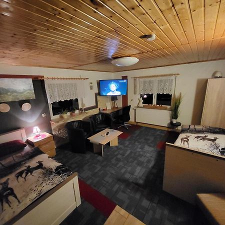 Fehrenbach Monteur- Und Ferienwohnung Waldrauschen מראה חיצוני תמונה