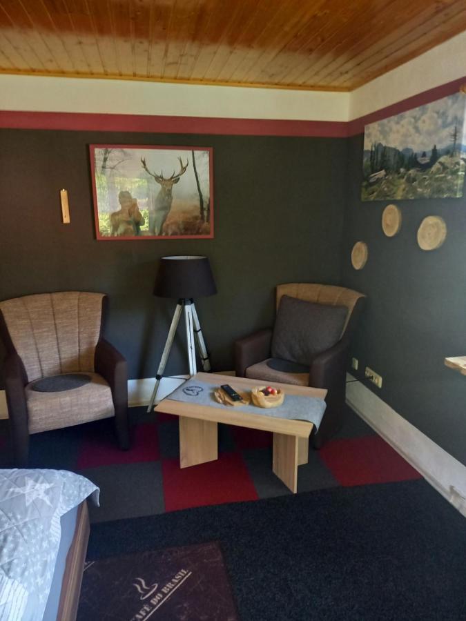 Fehrenbach Monteur- Und Ferienwohnung Waldrauschen מראה חיצוני תמונה