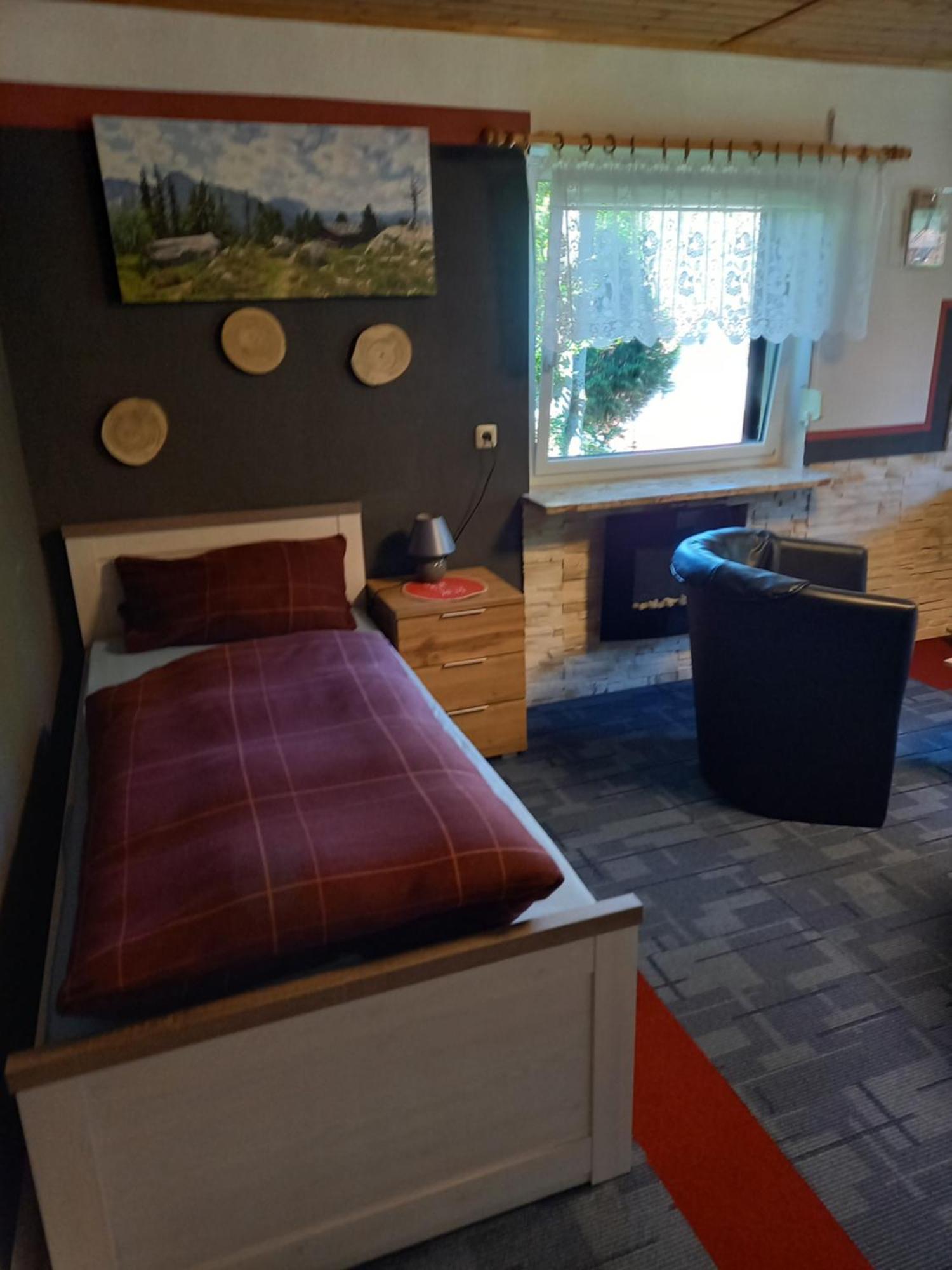 Fehrenbach Monteur- Und Ferienwohnung Waldrauschen מראה חיצוני תמונה