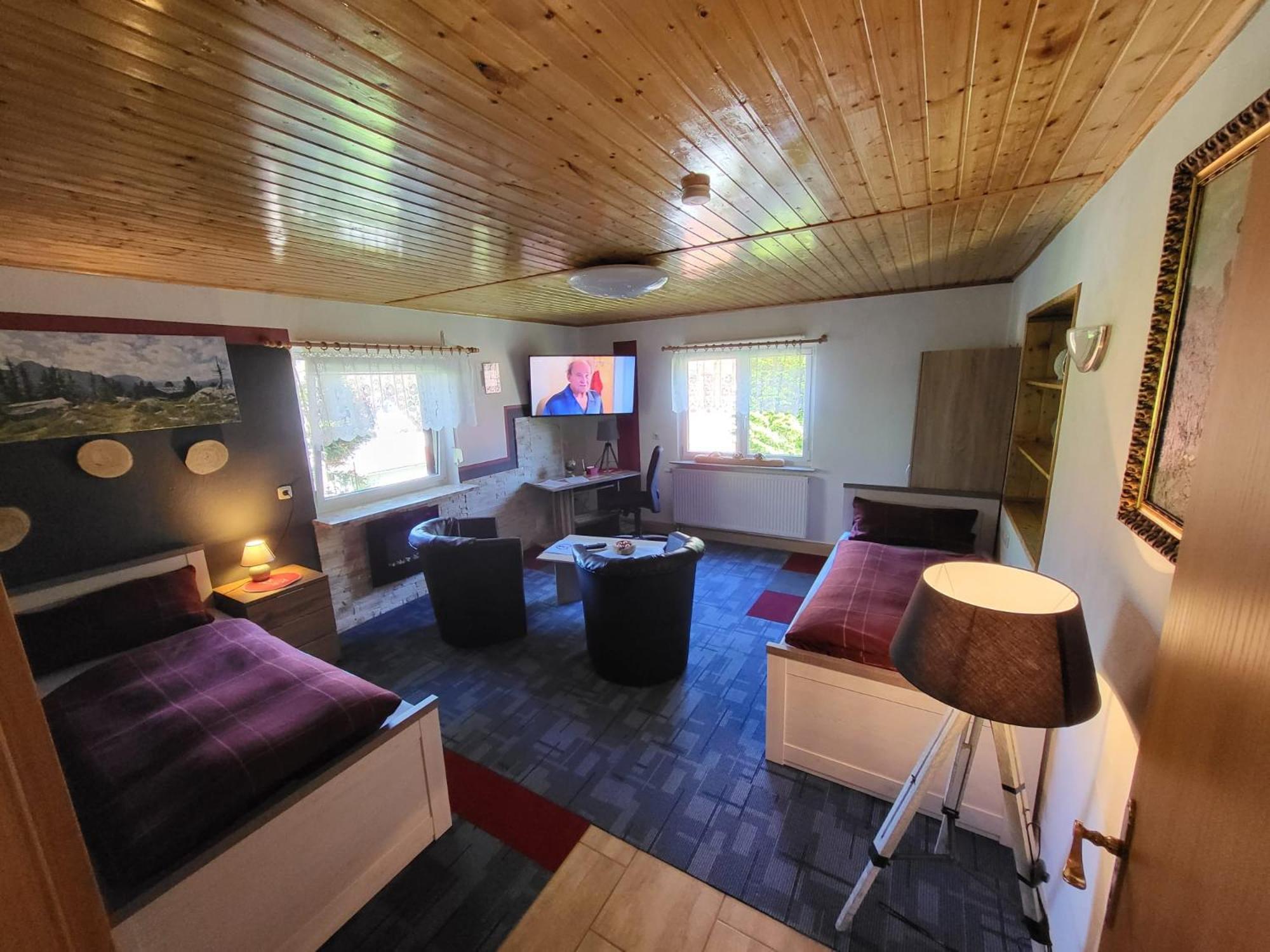Fehrenbach Monteur- Und Ferienwohnung Waldrauschen מראה חיצוני תמונה